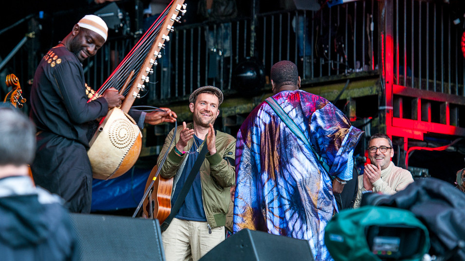 2016_1_Gastonbury2016_DamonAlbarn_Syrian Orchestra_LP_240616.hero.jpg